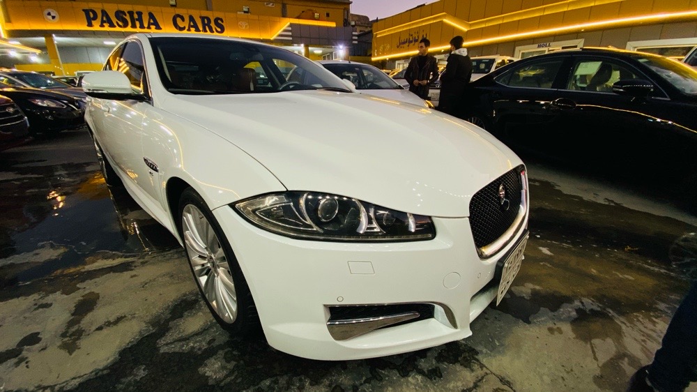 جاكوار XF